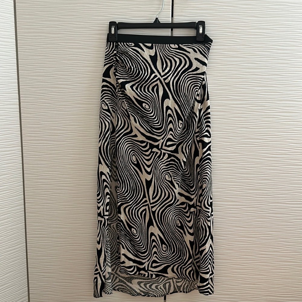 Midi Urban Outfitters Skirt. Woman’s size S/M.